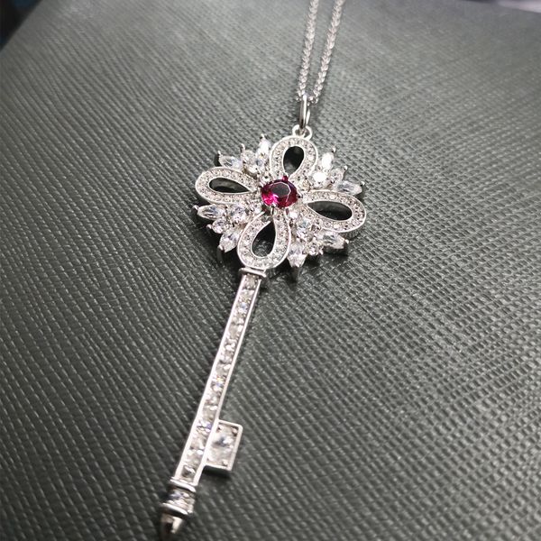 100% silver luxurys diamond snowflake necklace designer jewelry exquisite oliver crown key pendant collar love necklaces valentine's da
100% silver luxurys diamond snowflake necklace designer jewelry exquisite oliver crown key pendant collar love necklaces valentine's da