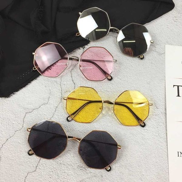 2023 luxury round colors sunglasses women metal curved temples eyewear ocean rimless fashion sun glasses ladies uv400, White;black
2023 luxury round colors sunglasses women metal curved temples eyewear ocean rimless fashion sun glasses ladies uv400, White;black