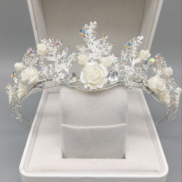 wholesale of bride's gold handcrafted crown, white rose, new hairband headwear, alloy crown, crystal diamond, wedding dress accessories, Silver
wholesale of bride's gold handcrafted crown, white rose, new hairband headwear, alloy crown, crystal diamond, wedding dress accessories, Silver
