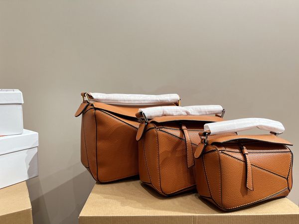7a fashion loe geometric bag shoulder bag luxury women's classic zipper open line leather pattern logo designer beach bag picnic bag id
7a fashion loe geometric bag shoulder bag luxury women's classic zipper open line leather pattern logo designer beach bag picnic bag id