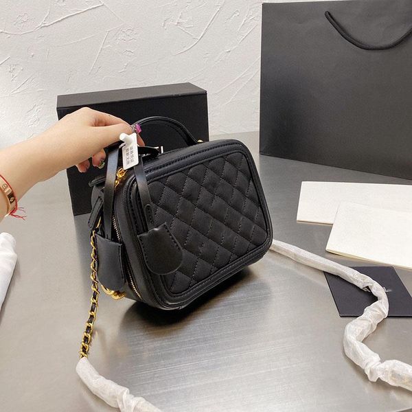 designer clutch fashion one shoulder bag women's crossbody bag luxury chain purse real suitcase type metal logo ringer two-color banque
designer clutch fashion one shoulder bag women's crossbody bag luxury chain purse real suitcase type metal logo ringer two-color banque