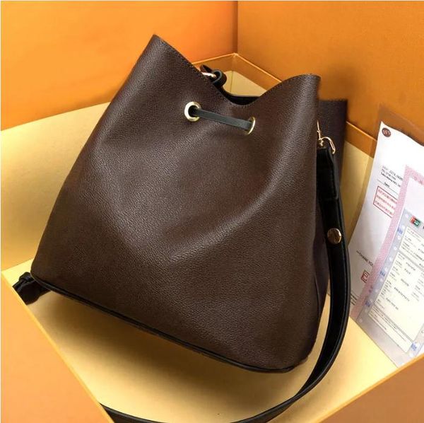 2023elling fashion shopping bag love v pu leather handbag large canvas tote shopping bag come with small pouch brown bag, Red;black
2023elling fashion shopping bag love v pu leather handbag large canvas tote shopping bag come with small pouch brown bag, Red;black