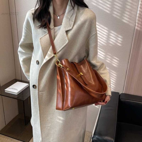 evening bags vintage women handbags oil leather ladies shoulder bag fashion large bucket bag casual shopping crossbody bags bolsa feminina
evening bags vintage women handbags oil leather ladies shoulder bag fashion large bucket bag casual shopping crossbody bags bolsa feminina
