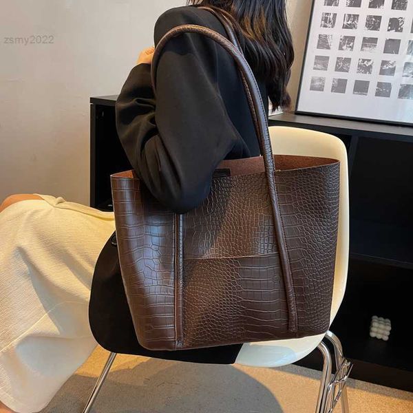 evening bags jin yide large pu leather shoulder bag for women 2022 winter fashion trend designer female fashion handbags purses tote bags
evening bags jin yide large pu leather shoulder bag for women 2022 winter fashion trend designer female fashion handbags purses tote bags