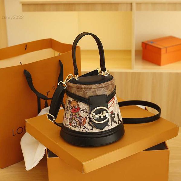 shoulder bags women's fashion bags 2023 graffiti bucket bag luxury designer handbag white black brown pu leather purses and handbags
shoulder bags women's fashion bags 2023 graffiti bucket bag luxury designer handbag white black brown pu leather purses and handbags