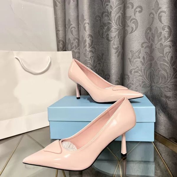 2023 designer high heels women's stiletto alphabet leather dress shoes black bright pack heel shoes party stylist summer with box
2023 designer high heels women's stiletto alphabet leather dress shoes black bright pack heel shoes party stylist summer with box