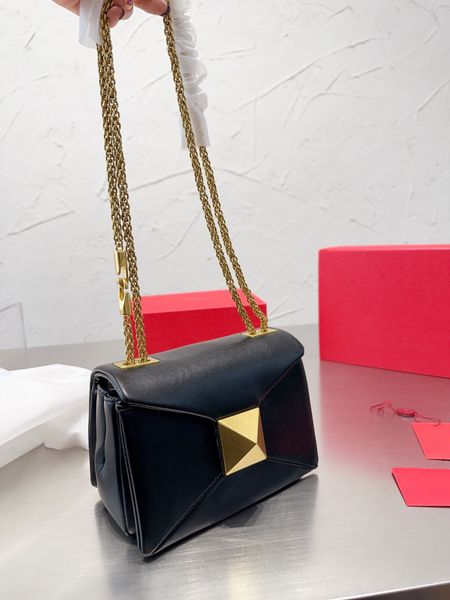 designer green leather shoulder bag crossbody women's small tote satchel messenger clutch with spikey details calfskin camera bag 20cm
designer green leather shoulder bag crossbody women's small tote satchel messenger clutch with spikey details calfskin camera bag 20cm