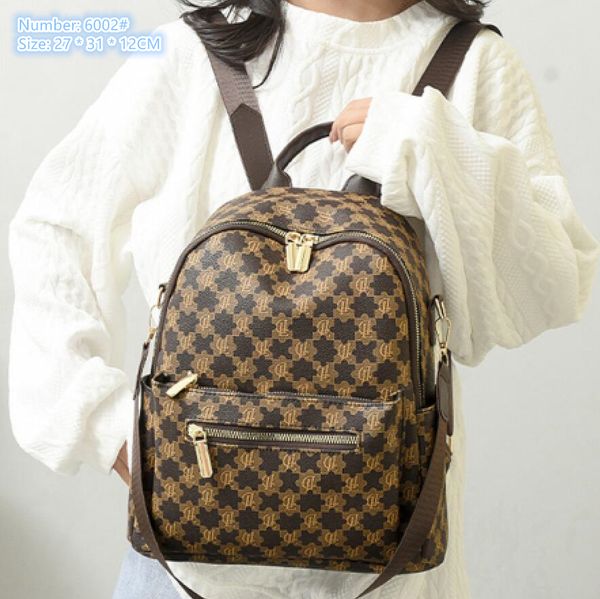 factory wholesale ladies shoulder bags 2 colors street fashion plaid handbag simple joker zipper decorative fashion backpack contrast leathe
factory wholesale ladies shoulder bags 2 colors street fashion plaid handbag simple joker zipper decorative fashion backpack contrast leathe
