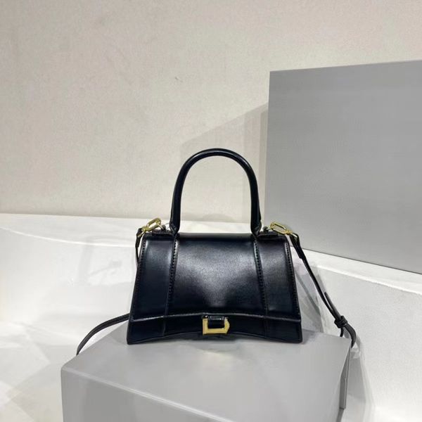 high-end brand hourglass bag women's handbag tote bag designer purse fashion leather one shoulder cross-body portable casual women'
high-end brand hourglass bag women's handbag tote bag designer purse fashion leather one shoulder cross-body portable casual women'