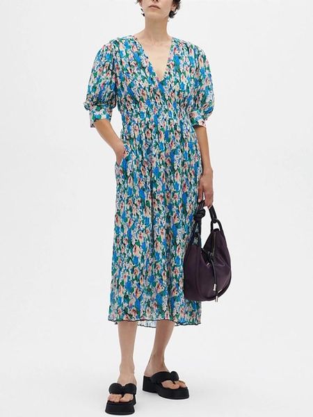 dresses spring 2022 women floral print vneck pleated midi dress slim waist ladies short puff sleeve high waist long robes, Black;gray
dresses spring 2022 women floral print vneck pleated midi dress slim waist ladies short puff sleeve high waist long robes, Black;gray