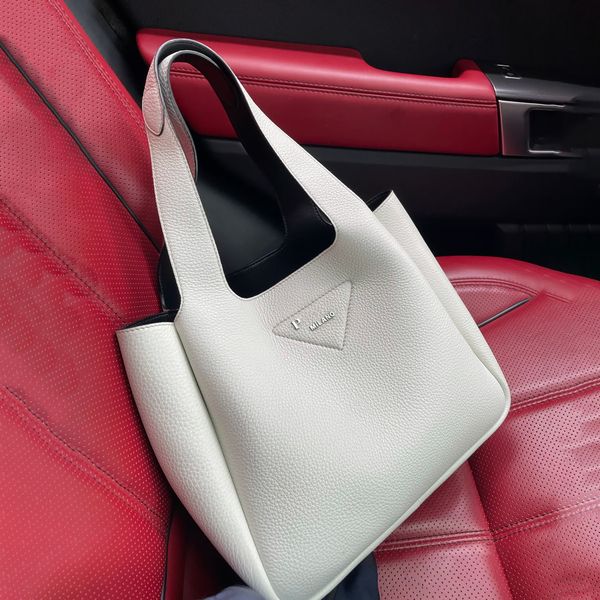 fashion cowhide leather handbag prad tote bag for woman womens mens 7a designer basket bag crossbody underarm travel bag clutch shoulder tri
fashion cowhide leather handbag prad tote bag for woman womens mens 7a designer basket bag crossbody underarm travel bag clutch shoulder tri