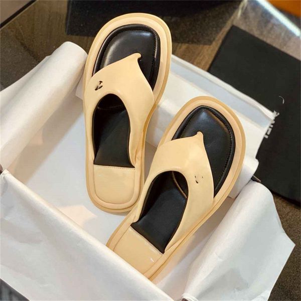 fashion slippers 2023 channel luxury design summer men flat women slope heel leather rubber letter logo casual sandals 01-03, Black
fashion slippers 2023 channel luxury design summer men flat women slope heel leather rubber letter logo casual sandals 01-03, Black