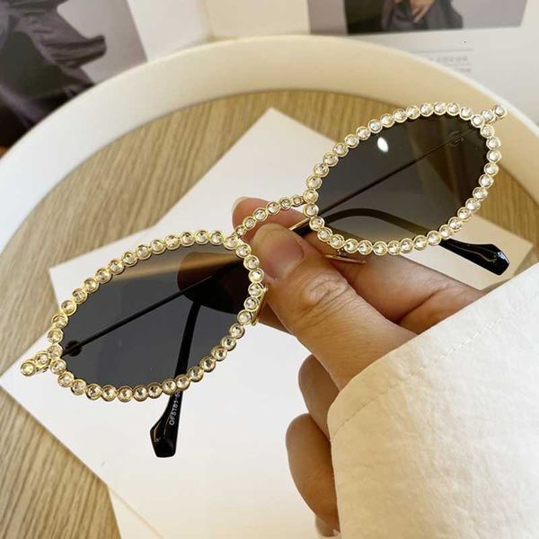 small oval full crystal shiny sunglasses for women new fashion alloy rhinestone hip hop sun glasses female 2000's look shades, White;black
small oval full crystal shiny sunglasses for women new fashion alloy rhinestone hip hop sun glasses female 2000's look shades, White;black