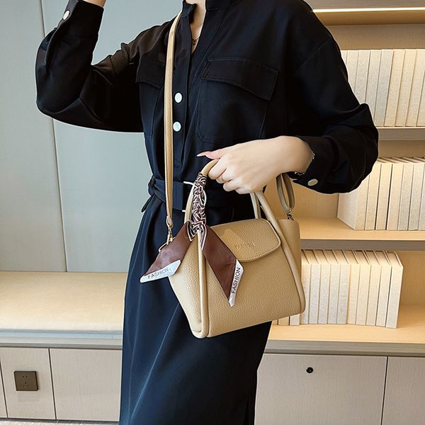 women inclined shoulder bags fashion casual womens bag small handbag totes high-capacity pu leather large volume wholesale girl mobile phone
women inclined shoulder bags fashion casual womens bag small handbag totes high-capacity pu leather large volume wholesale girl mobile phone