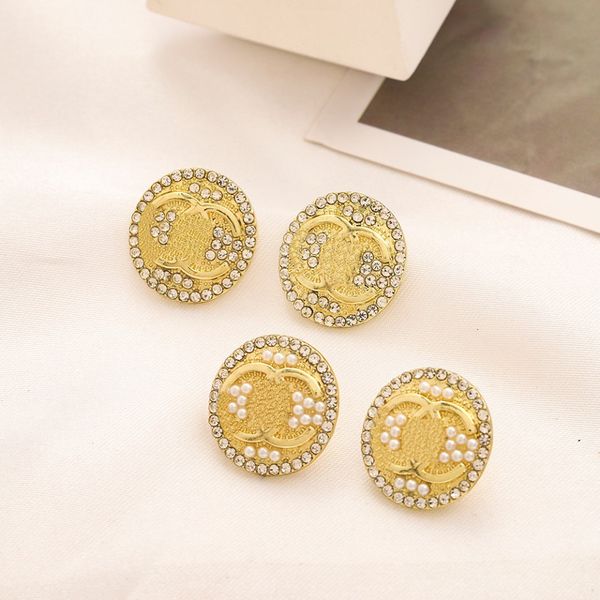 elegant designer letter stud earrings classic style diamond or pearl earring for women brand jewelry accessory gifts, Golden;silver
elegant designer letter stud earrings classic style diamond or pearl earring for women brand jewelry accessory gifts, Golden;silver
