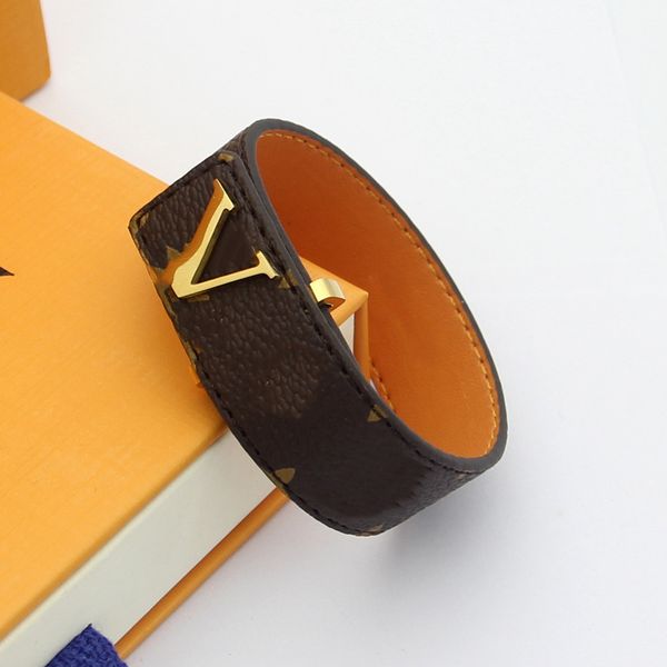 luxury men flower v bracelets 316l titanium steel love designer silver rose gold original logo engrave bracelet fashion jewelry lady party, Golden;silver
luxury men flower v bracelets 316l titanium steel love designer silver rose gold original logo engrave bracelet fashion jewelry lady party, Golden;silver