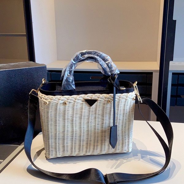 famous designer tote women's straw shoulder bag straw tote manual weave fabrics large capacity vacation beach bags handbags bag 230726
famous designer tote women's straw shoulder bag straw tote manual weave fabrics large capacity vacation beach bags handbags bag 230726