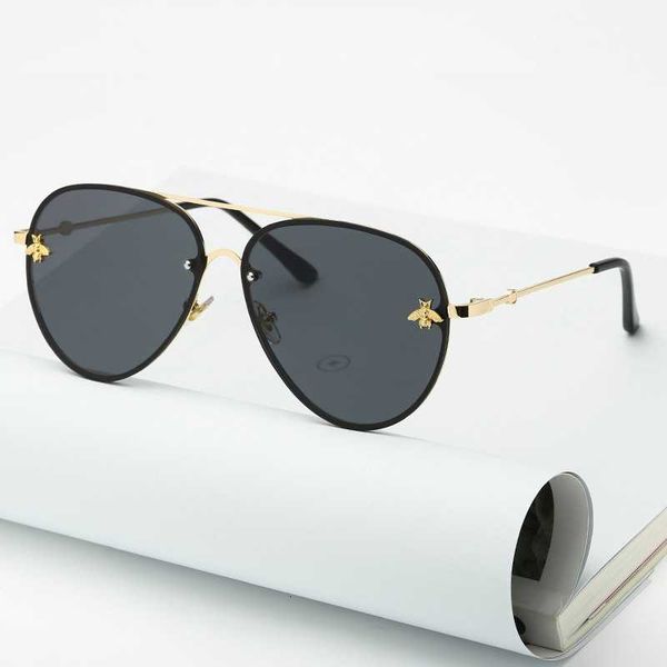 2020 fashion luxury rimless metal frame bee sunglasseswomen men vintage round oversized mirror sun glasses brand designer uv400, White;black
2020 fashion luxury rimless metal frame bee sunglasseswomen men vintage round oversized mirror sun glasses brand designer uv400, White;black
