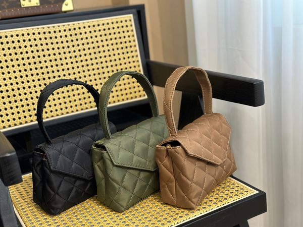 Shoulder Bag Luxury Quality leather Ladies Chain Messenger Crossbody Bags Girl lattice Handbag Metal Button, Black
Shoulder Bag Luxury Quality leather Ladies Chain Messenger Crossbody Bags Girl lattice Handbag Metal Button, Black
