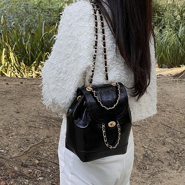 school bags women korea spring mini chains backpack female ins student oil wax leather shoulder bag travel bagpack black rucksack sac 230417
school bags women korea spring mini chains backpack female ins student oil wax leather shoulder bag travel bagpack black rucksack sac 230417