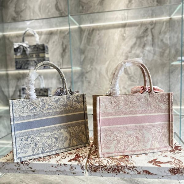 luxury designer new fashion handbag super a original handbag tiger embroidery book handbag leisure tote women's classic handle laplarge
luxury designer new fashion handbag super a original handbag tiger embroidery book handbag leisure tote women's classic handle laplarge
