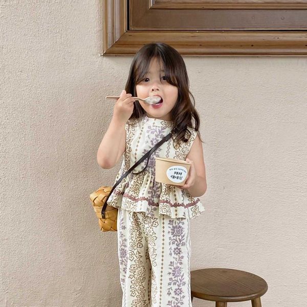 clothing girls sets 2023 summer sleeveless o-neck collar pullover casual pants elastic waist loose print old-fashioned children p230418, White
clothing girls sets 2023 summer sleeveless o-neck collar pullover casual pants elastic waist loose print old-fashioned children p230418, White