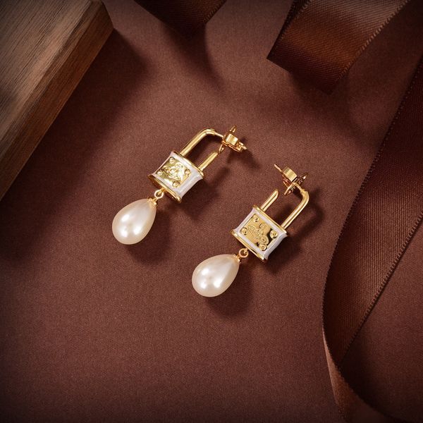 luxury fashion designer stud earring letter viviene brand women jewelry metal pearl earrings cjeweler westwood for woman trend gold earing u, Golden;silver
luxury fashion designer stud earring letter viviene brand women jewelry metal pearl earrings cjeweler westwood for woman trend gold earing u, Golden;silver