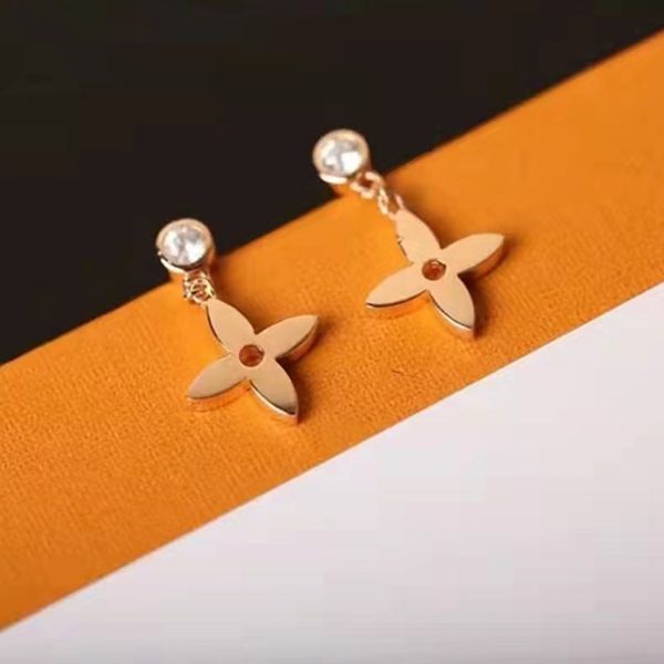fashion luxury brand earrings designer plating gold stud 18k diamond fashion goes with everything valentine earring wedding party jewerlry, Golden;silver
fashion luxury brand earrings designer plating gold stud 18k diamond fashion goes with everything valentine earring wedding party jewerlry, Golden;silver