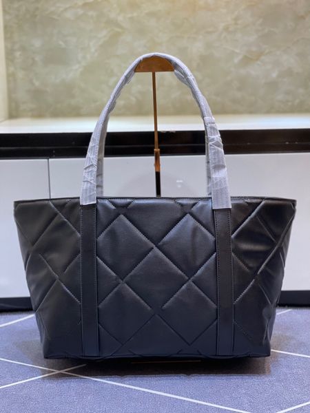 7a fashion stud totes rivet handbag women's shopping bag large capacity classic rivet diamond checker design sequin luxury beach bag id
7a fashion stud totes rivet handbag women's shopping bag large capacity classic rivet diamond checker design sequin luxury beach bag id