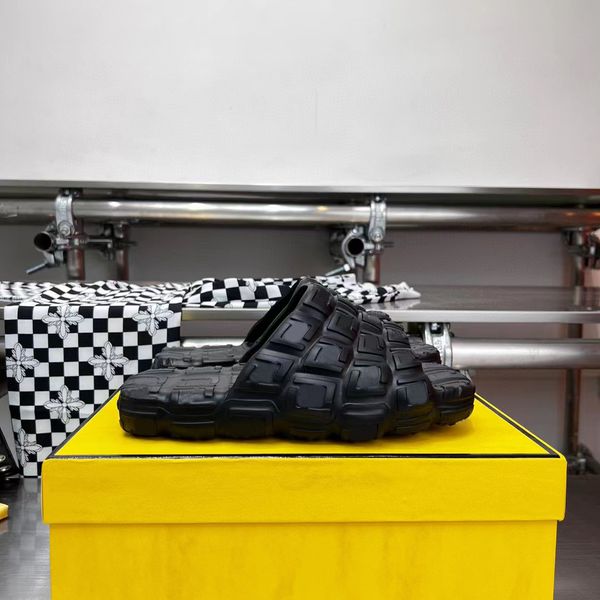 2023 new style cloud slippers designer man woman summer rubber slides slippers haute lazy style fashion luxury integrated forming beach shoe, Black
2023 new style cloud slippers designer man woman summer rubber slides slippers haute lazy style fashion luxury integrated forming beach shoe, Black