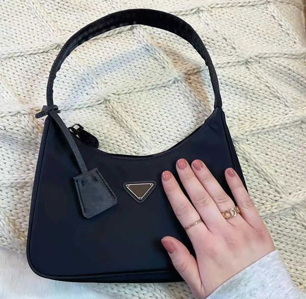 women's saffianos reedition 2000 nylon shoulder bag luxury thes tote handbag prad beach envelope crossbody designer bags man canva pink
women's saffianos reedition 2000 nylon shoulder bag luxury thes tote handbag prad beach envelope crossbody designer bags man canva pink