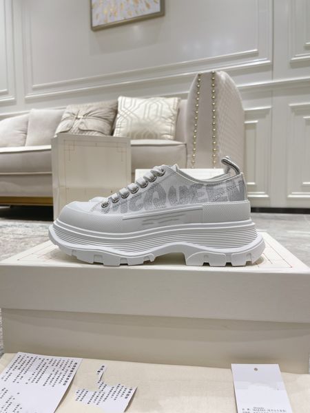luxury brand women's designer casual shoes platform sneakers nylon canvas shoes outdoor elevating running shoes women's 35-40
luxury brand women's designer casual shoes platform sneakers nylon canvas shoes outdoor elevating running shoes women's 35-40