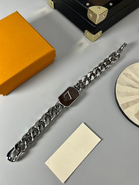 le thick bracelet european and american three dimensional chain ladies bracelet with screw cuff for couples, Golden;silver
le thick bracelet european and american three dimensional chain ladies bracelet with screw cuff for couples, Golden;silver