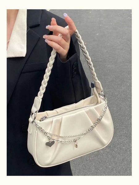 this year's popular bag for women in 2023 new pleated crossbody bag cloud bag high-end feeling large capacity single shoulder underarm
this year's popular bag for women in 2023 new pleated crossbody bag cloud bag high-end feeling large capacity single shoulder underarm