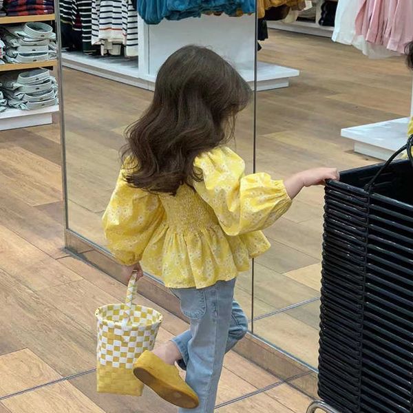 sets children clothing 2023 korean style spring new girls' baby floral long sleeve shirt nine point flare jeans fashionable set p230418, White
sets children clothing 2023 korean style spring new girls' baby floral long sleeve shirt nine point flare jeans fashionable set p230418, White