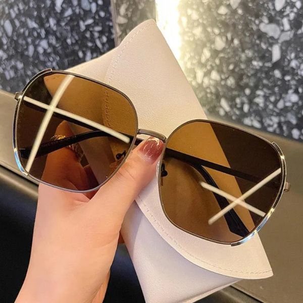 Sunglasses Fashion Rimless Sun Glasses Metal Square Woman Brand Designer Eye Shades UV Protection Ladies Frameless Eyeglasses
Sunglasses Fashion Rimless Sun Glasses Metal Square Woman Brand Designer Eye Shades UV Protection Ladies Frameless Eyeglasses
