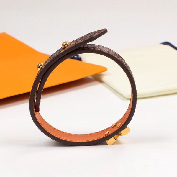 new brand v-shaped bracelet pendant bracelet fashionable and charming leather bracelet high-quality designer jewelry for men and women, Golden;silver
new brand v-shaped bracelet pendant bracelet fashionable and charming leather bracelet high-quality designer jewelry for men and women, Golden;silver