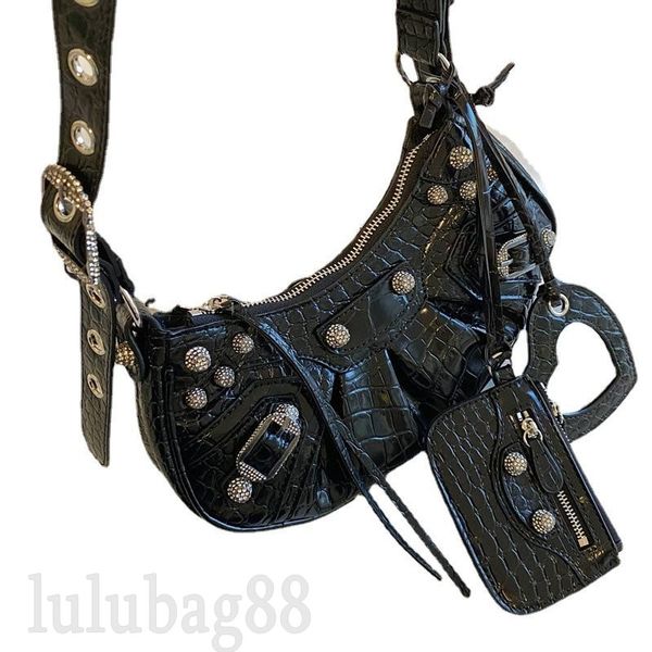 solid color designer bag le cagole crossbody bags half moon lady clutch leather heart shaped mirror vintage small purse shoulder handbags sp
solid color designer bag le cagole crossbody bags half moon lady clutch leather heart shaped mirror vintage small purse shoulder handbags sp