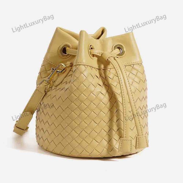 summer new genuine leather woven bag luxury women shoulder bags fashion designer cow hide knited bucket lady cute tote 230148
summer new genuine leather woven bag luxury women shoulder bags fashion designer cow hide knited bucket lady cute tote 230148