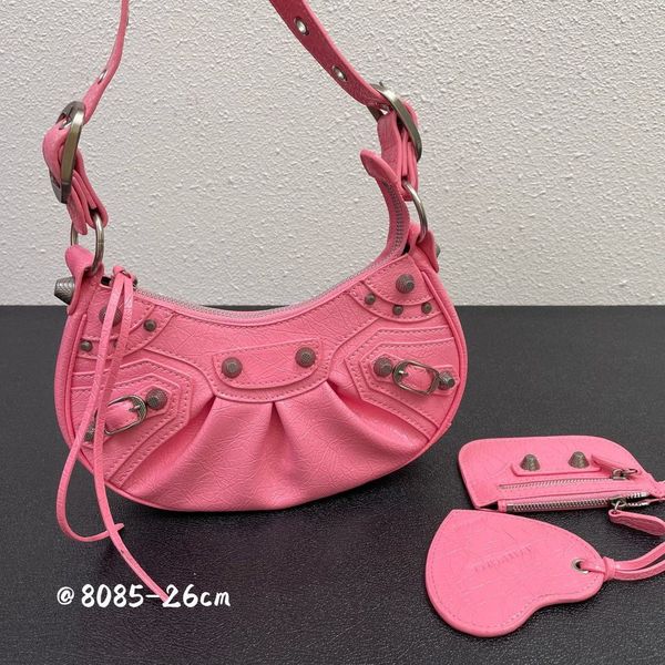 2023 designer totes bags half moon armpit leather handbag adjustable weaving shoulder strap card package heart-shaped mirror purse fashion w, Black;red
2023 designer totes bags half moon armpit leather handbag adjustable weaving shoulder strap card package heart-shaped mirror purse fashion w, Black;red