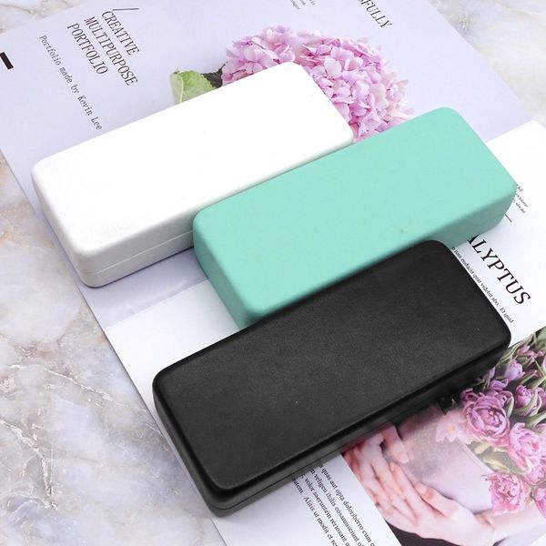 sunglasses customized highend box leather fashion portable accessories glasses 230417, White;black
sunglasses customized highend box leather fashion portable accessories glasses 230417, White;black