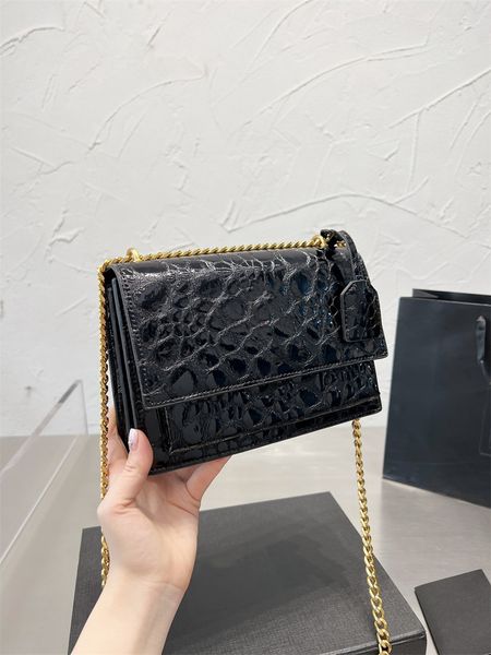 2023 classic crocodile print women's bag luxury designer bag one shoulder hand holding cross-body chain patent leather black large capa
2023 classic crocodile print women's bag luxury designer bag one shoulder hand holding cross-body chain patent leather black large capa