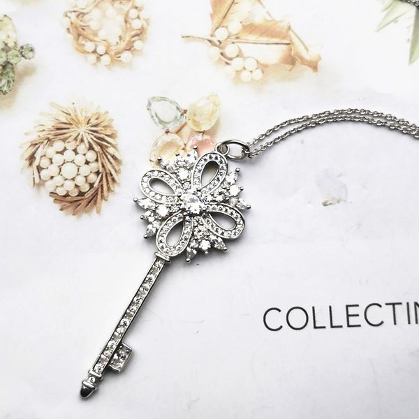 100% silver luxury diamond snowflake necklace designer jewelry oliver crown key pendant female collar love necklaces valentine's day da
100% silver luxury diamond snowflake necklace designer jewelry oliver crown key pendant female collar love necklaces valentine's day da