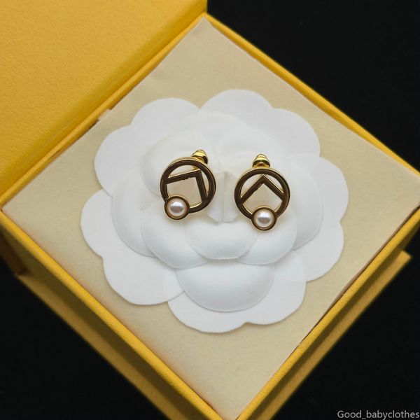 Vintage Designer Earrings Luxury Earring Fashion Classic stud Brand Letter 18K Gold Plated Women Wedding Jewelry Chirstmas gift
Vintage Designer Earrings Luxury Earring Fashion Classic stud Brand Letter 18K Gold Plated Women Wedding Jewelry Chirstmas gift