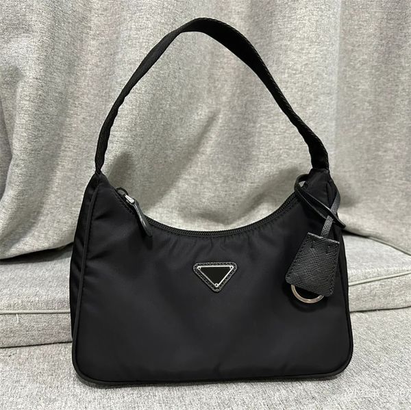 nylon hobo handbag designer bag underarm solid color black red mini pochette enamel triangle zipper retro single shoulder bags fashion trend
nylon hobo handbag designer bag underarm solid color black red mini pochette enamel triangle zipper retro single shoulder bags fashion trend
