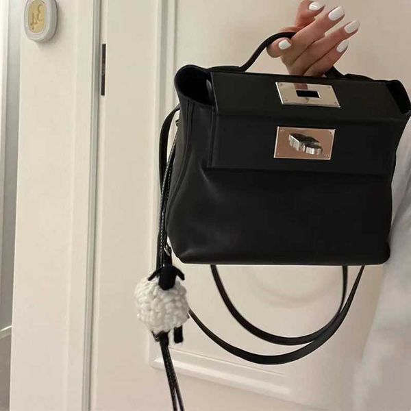 herms 2424 totes designer bags new bag mini women's bag layer cowhide dumplings bag wing bag shoulder bag
herms 2424 totes designer bags new bag mini women's bag layer cowhide dumplings bag wing bag shoulder bag