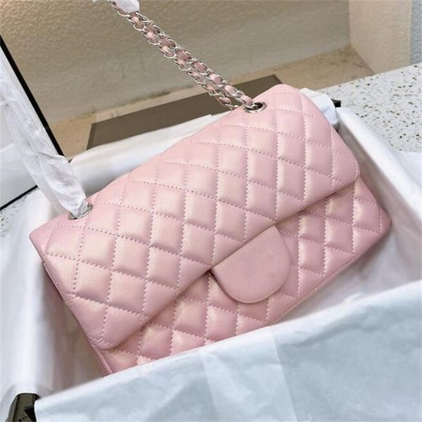 2023 iridescent pearly pink classic double flap bags with silver metal hardware chain crossbody shoulder luxury designer tote multi pochette
2023 iridescent pearly pink classic double flap bags with silver metal hardware chain crossbody shoulder luxury designer tote multi pochette