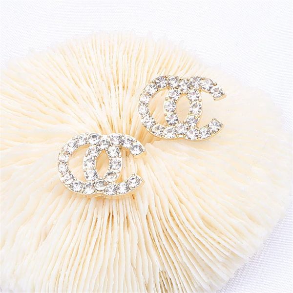 c letter earrings studs women fashion simple designer rhinestone pendant ear charm street party jewelry lucky gold white k color 9249m, Golden;silver
c letter earrings studs women fashion simple designer rhinestone pendant ear charm street party jewelry lucky gold white k color 9249m, Golden;silver
