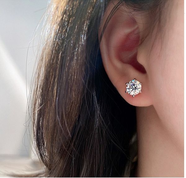 20pair/lot diameter 0.8cm jewelry ear studs inlaid rhinestone twinkle crystal valentine's gift plating white k eight hearts and eight a, Golden;silver
20pair/lot diameter 0.8cm jewelry ear studs inlaid rhinestone twinkle crystal valentine's gift plating white k eight hearts and eight a, Golden;silver