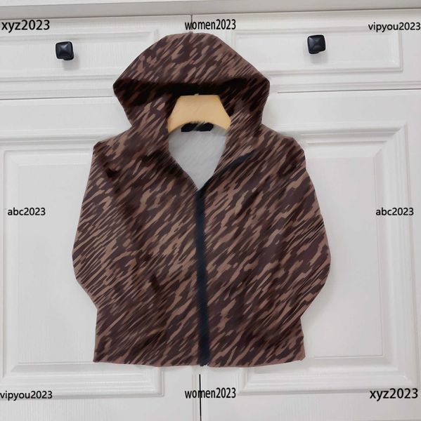 luxury jacket fashion letter printing child hooded coat kids outwear spring size 100-150 cm quick drying new product, Blue;gray
luxury jacket fashion letter printing child hooded coat kids outwear spring size 100-150 cm quick drying new product, Blue;gray